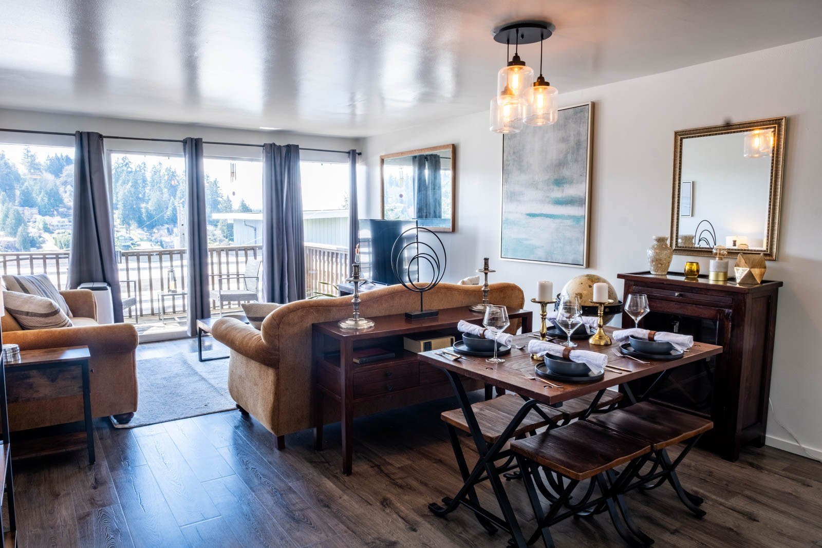 Dining area at The Mariner