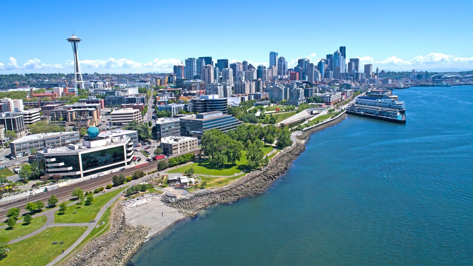 Seattle waterfront and Great Wheel